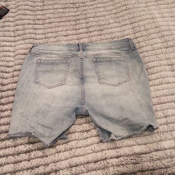 Light wash, distressed Torrid jean shorts size 16. - Picture 5 of 8